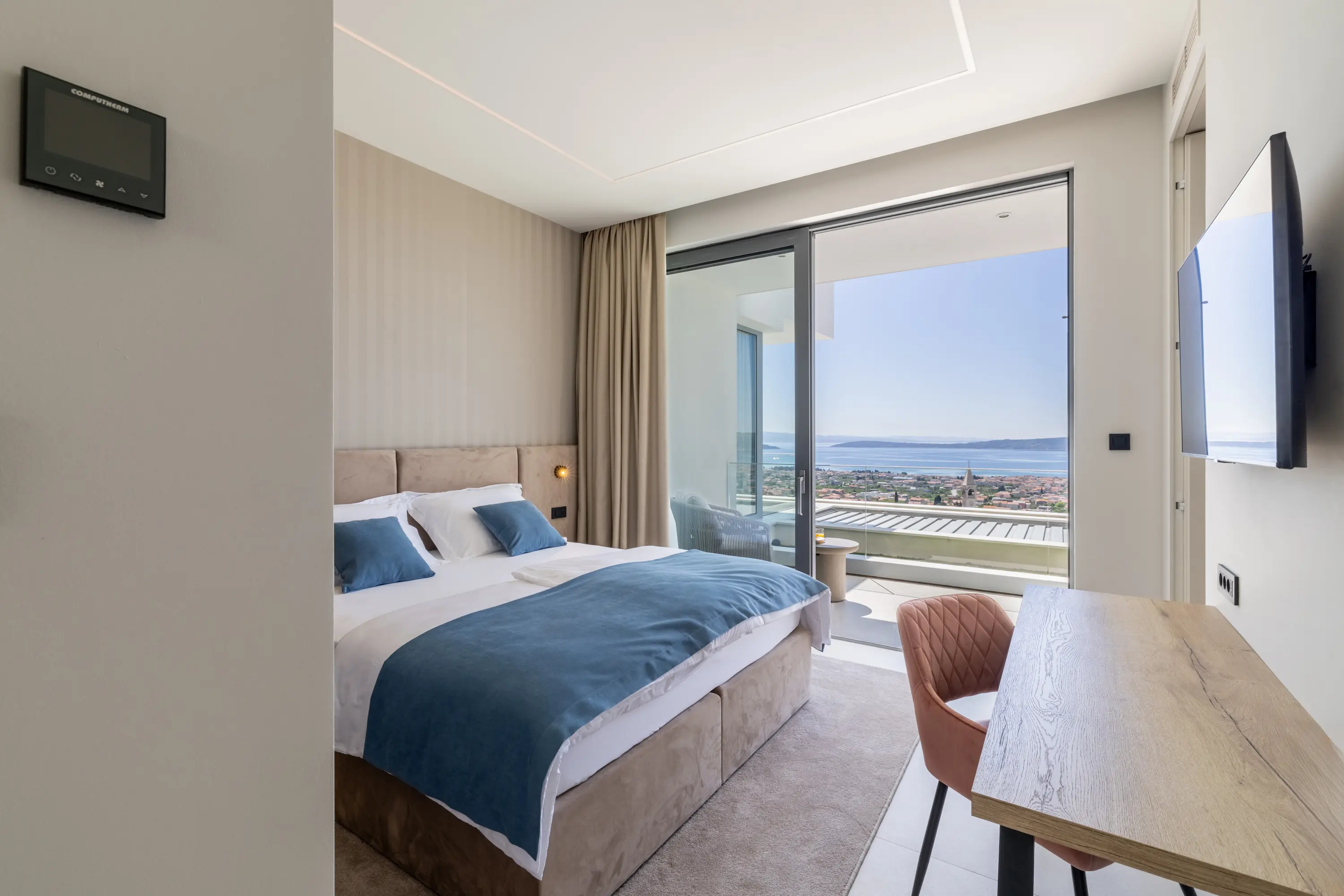 /bedroom_1_sea.webp